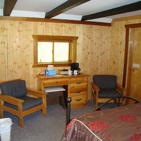 Helmcken Falls Lodge Cabin Rooms And Rv Park 클리어워터비치 외부 사진