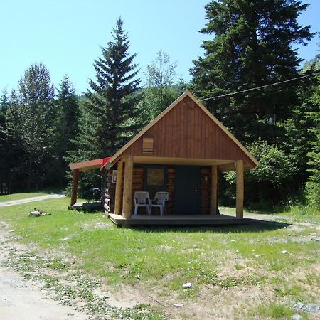 Helmcken Falls Lodge Cabin Rooms And Rv Park 클리어워터비치 외부 사진