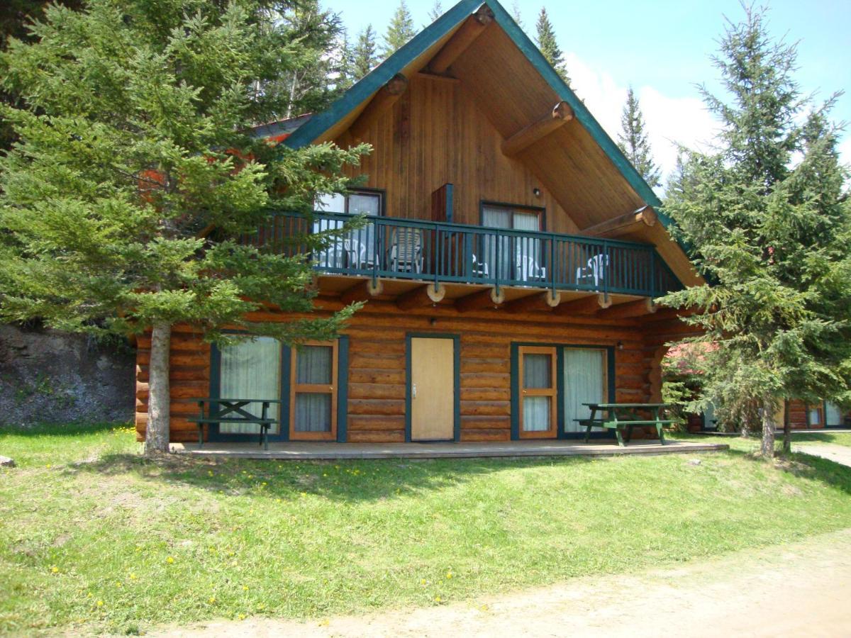Helmcken Falls Lodge Cabin Rooms And Rv Park 클리어워터비치 외부 사진