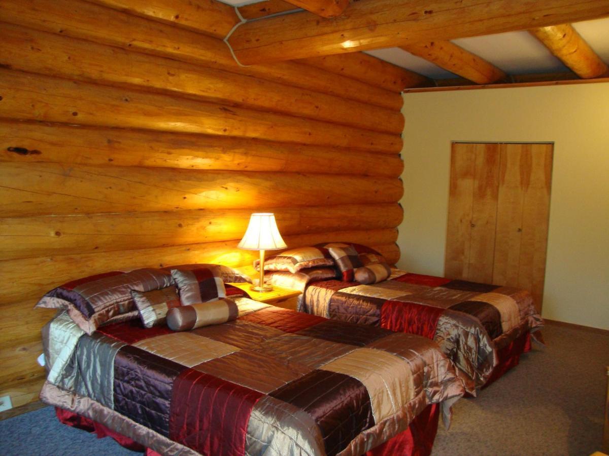 Helmcken Falls Lodge Cabin Rooms And Rv Park 클리어워터비치 외부 사진