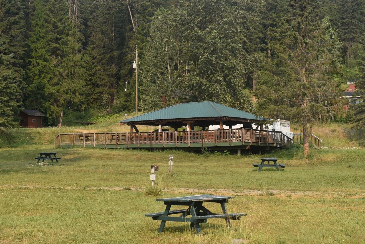 Helmcken Falls Lodge Cabin Rooms And Rv Park 클리어워터비치 외부 사진
