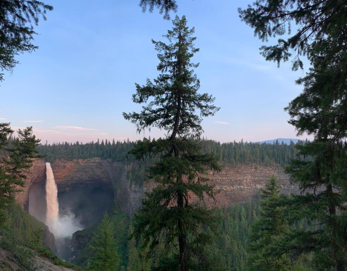 Helmcken Falls Lodge Cabin Rooms And Rv Park 클리어워터비치 외부 사진