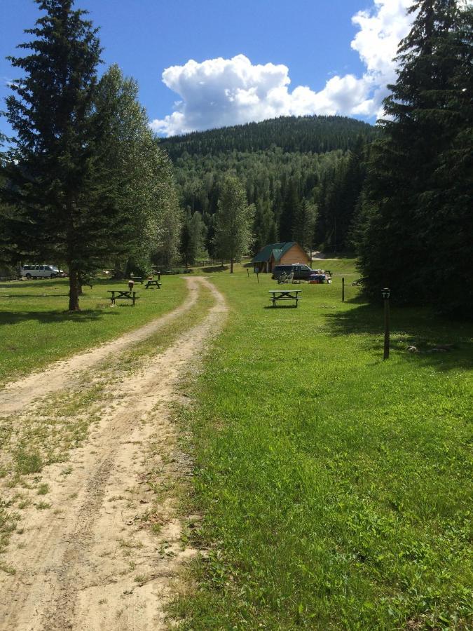 Helmcken Falls Lodge Cabin Rooms And Rv Park 클리어워터비치 외부 사진