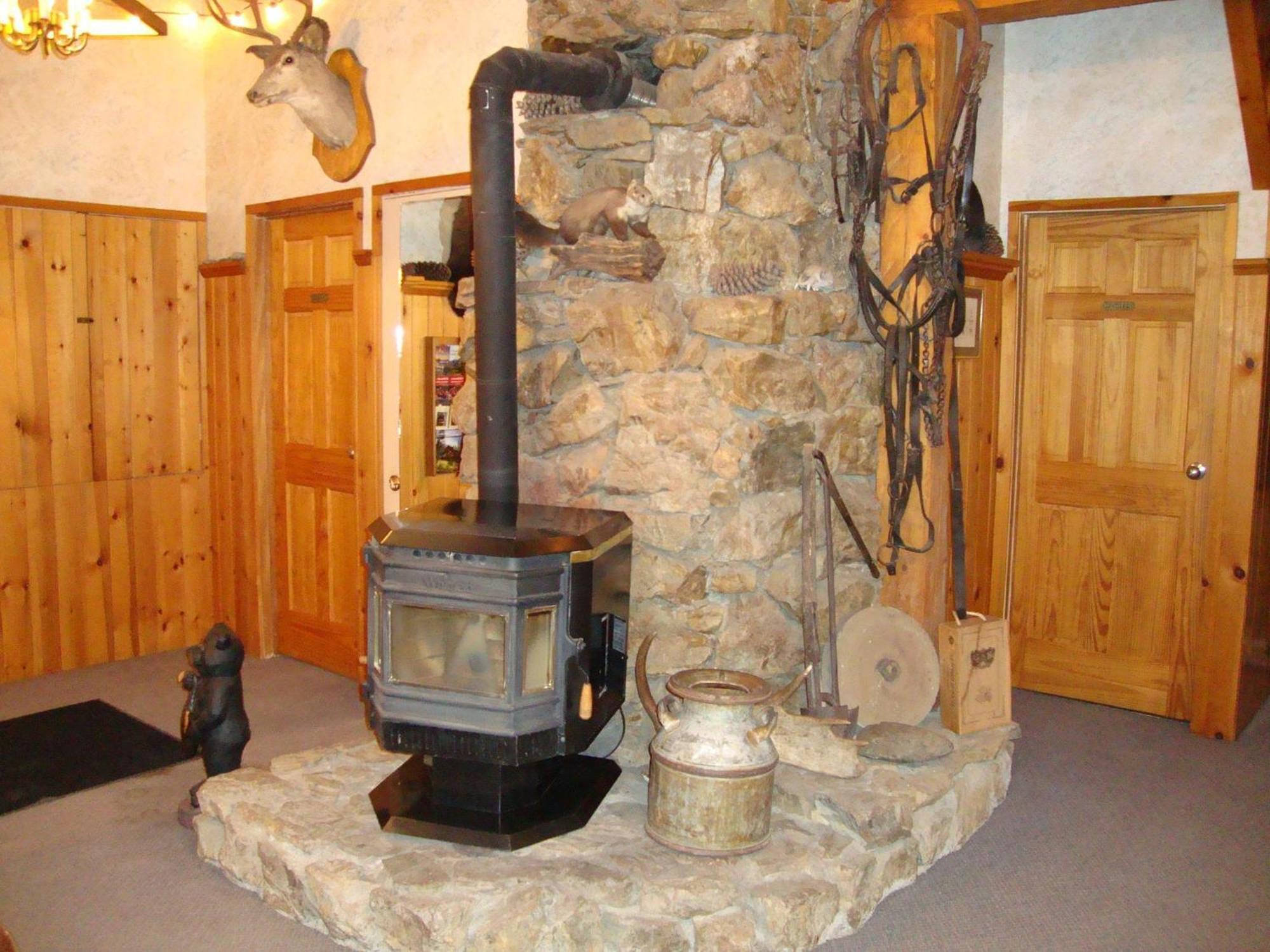 Helmcken Falls Lodge Cabin Rooms And Rv Park 클리어워터비치 외부 사진