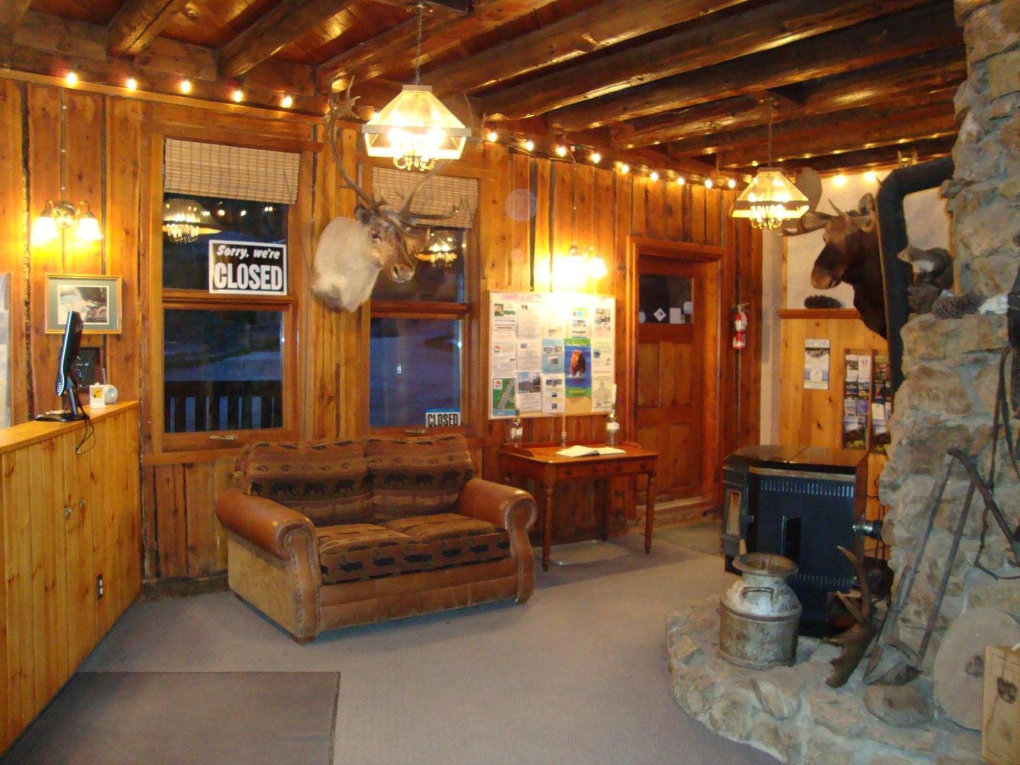 Helmcken Falls Lodge Cabin Rooms And Rv Park 클리어워터비치 외부 사진