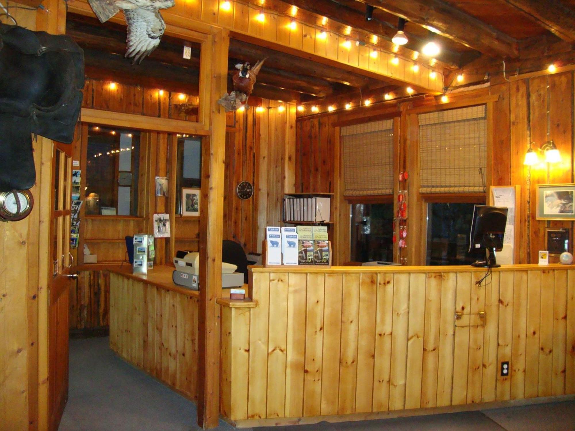 Helmcken Falls Lodge Cabin Rooms And Rv Park 클리어워터비치 외부 사진