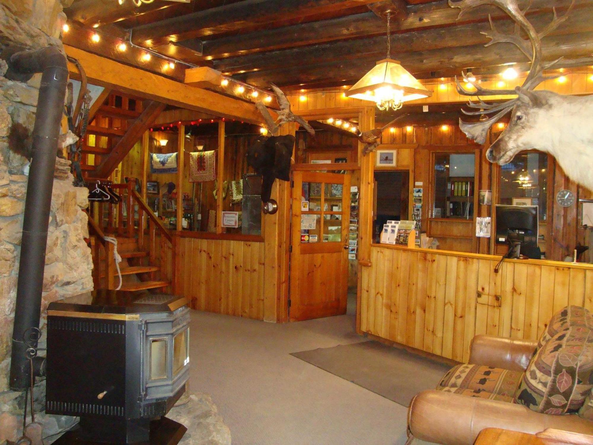 Helmcken Falls Lodge Cabin Rooms And Rv Park 클리어워터비치 외부 사진