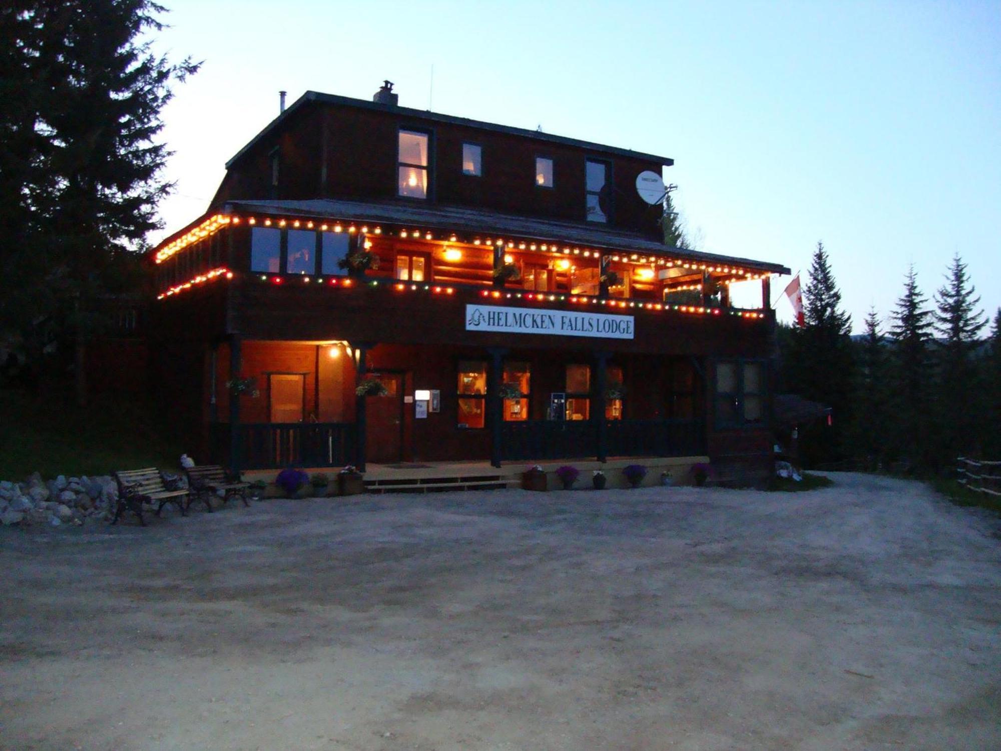 Helmcken Falls Lodge Cabin Rooms And Rv Park 클리어워터비치 외부 사진