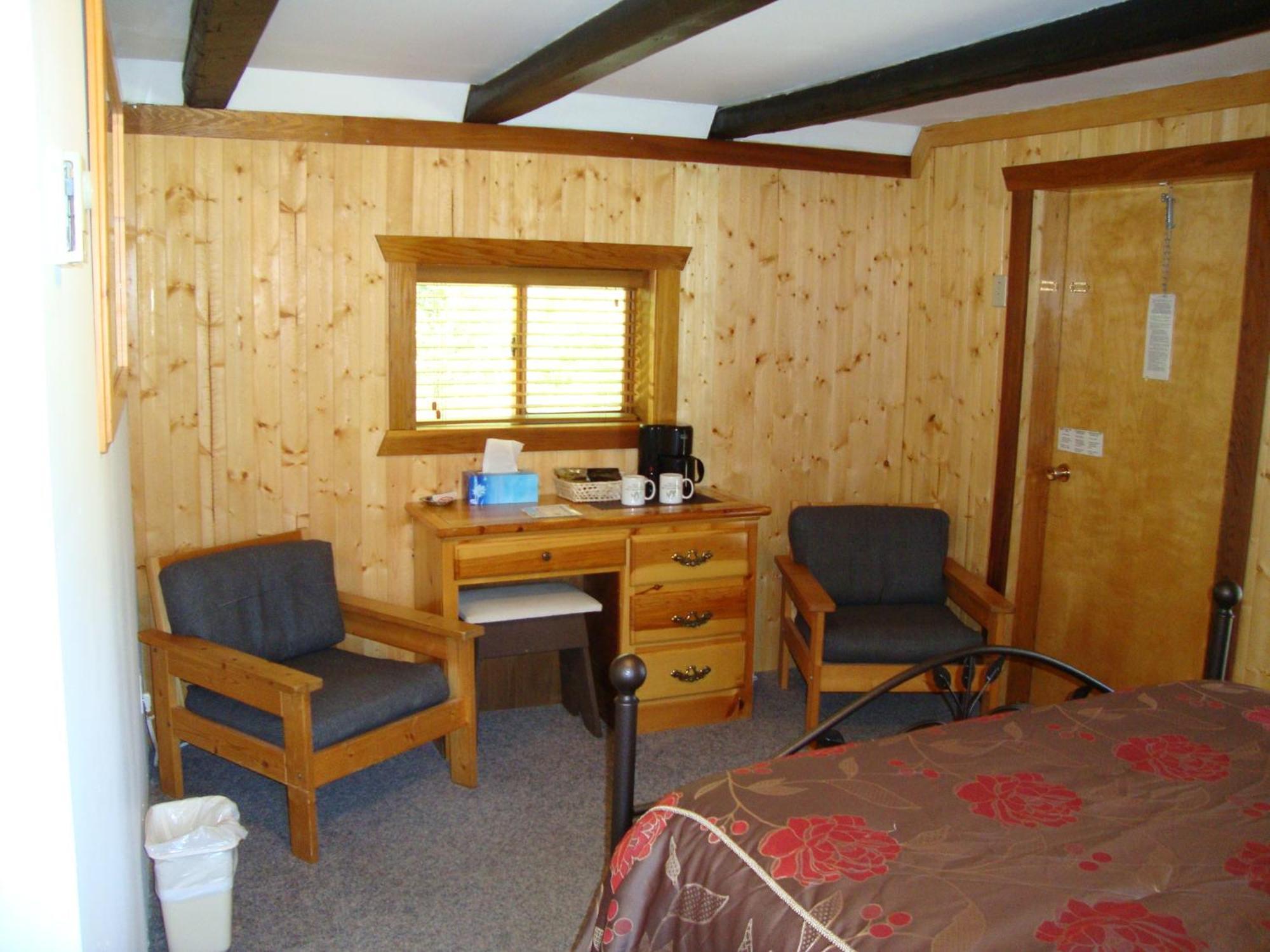 Helmcken Falls Lodge Cabin Rooms And Rv Park 클리어워터비치 외부 사진