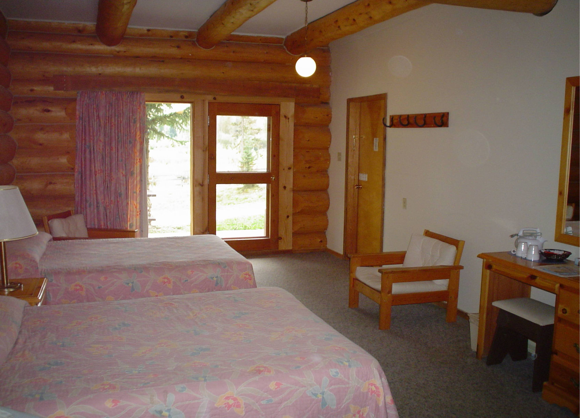 Helmcken Falls Lodge Cabin Rooms And Rv Park 클리어워터비치 외부 사진
