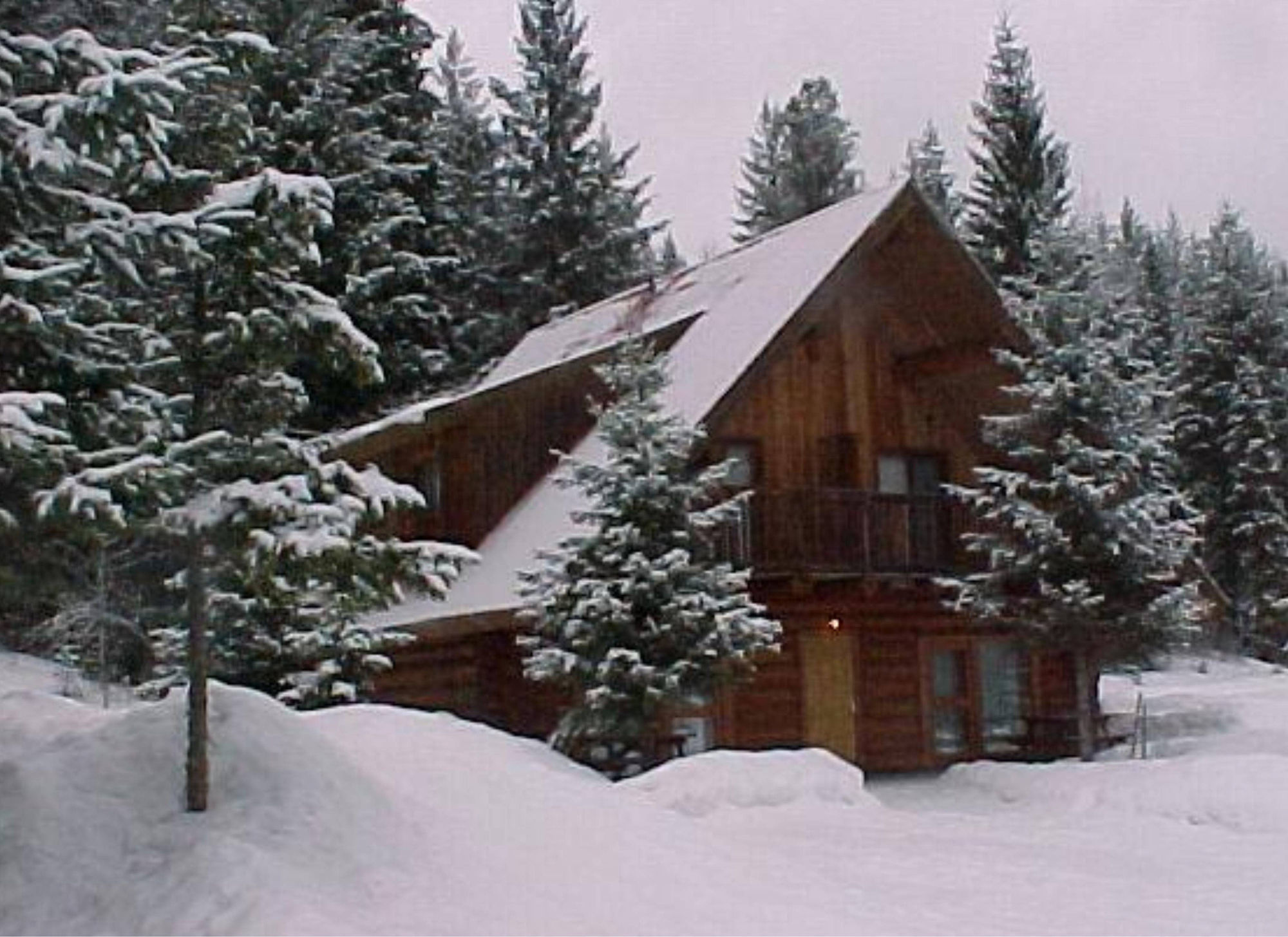 Helmcken Falls Lodge Cabin Rooms And Rv Park 클리어워터비치 외부 사진