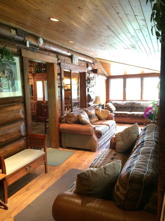 Helmcken Falls Lodge Cabin Rooms And Rv Park 클리어워터비치 외부 사진