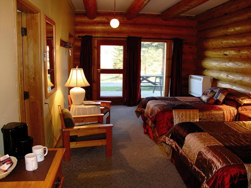 Helmcken Falls Lodge Cabin Rooms And Rv Park 클리어워터비치 외부 사진